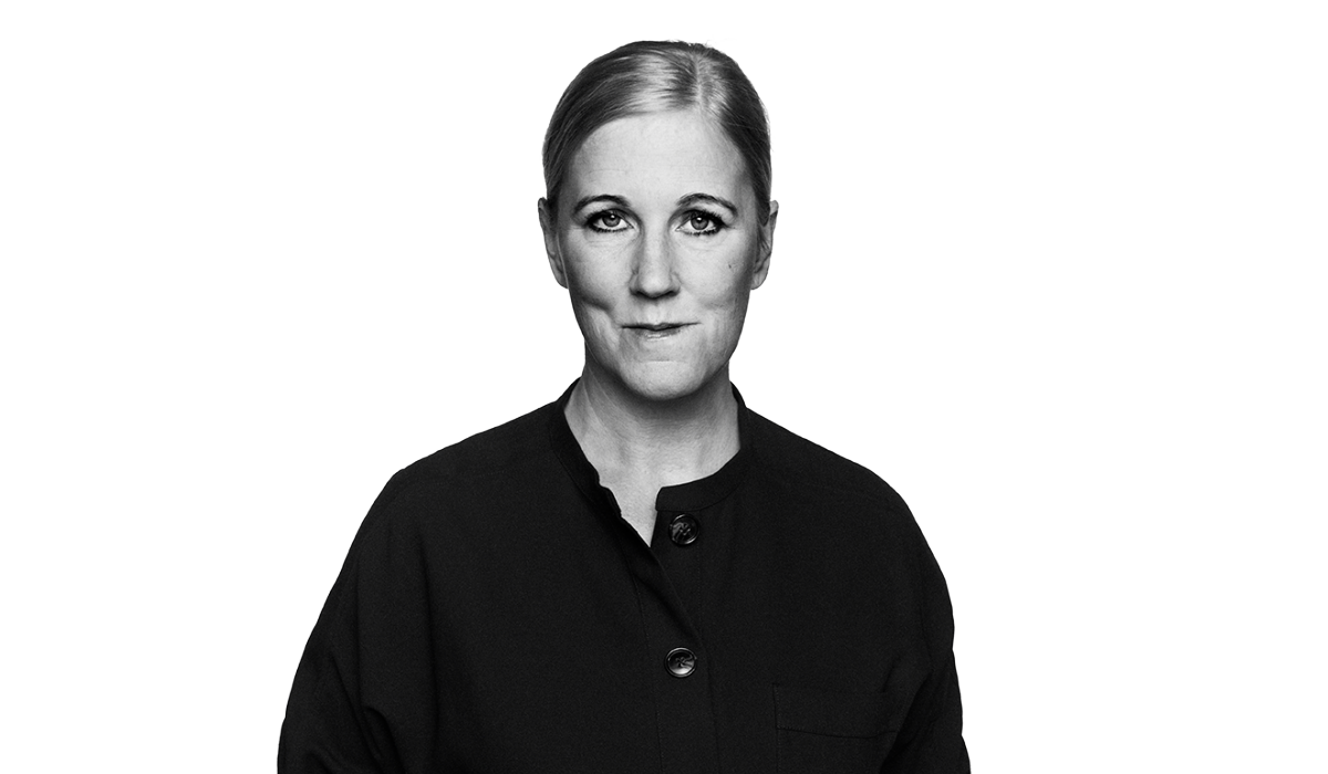Anna Stellinger isolated.png