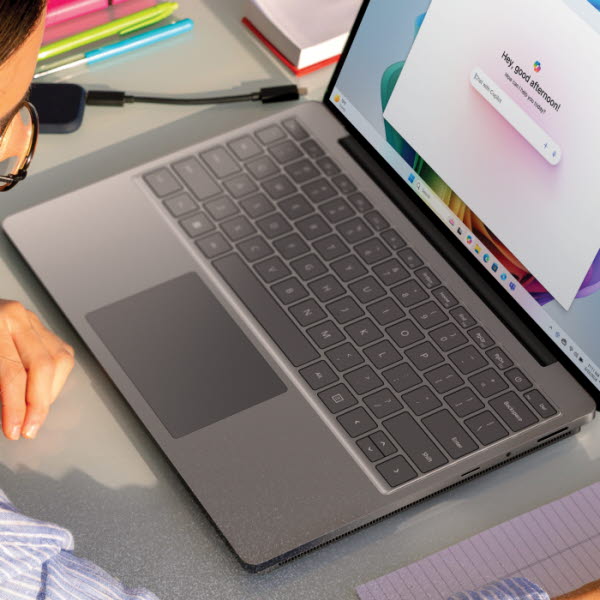 MSC25-AI Expression-Office-Stocksy-6231739-Treated.jpg