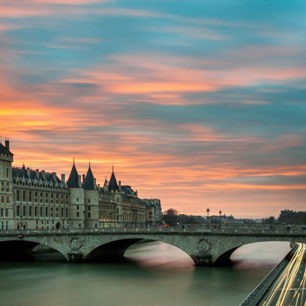 PARIS_bruno-abatti-mEfIhOTH27w-unsplash.jpg